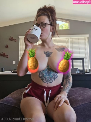 hotwifehardglock - Just lounging around 😈