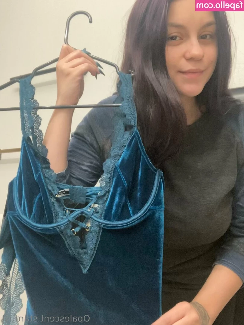 opal.stardust [ opal-stardust ] - Bursting out of my shirt  wanting to be pleased