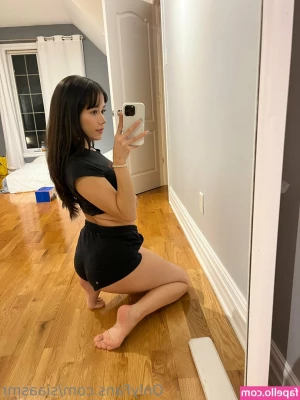 Sia ASMR [ sia-asmr ] - When the store lets you play dress up! 🥰