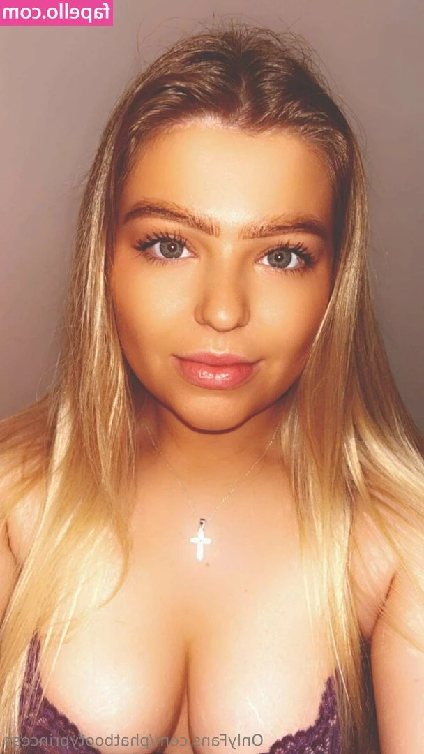 phatbootyprincess - May I back up onto your dick