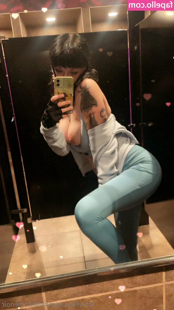 lafantomenoir - Mmmmm eat my ass from the back while stroking my cock  or suck my