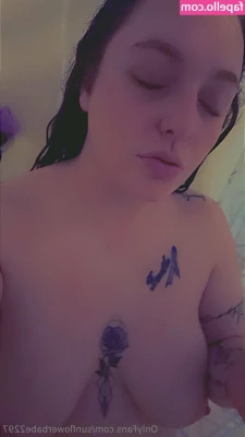 sunflowerbabe2297 - Can I sit on your lap? 🎄🎁