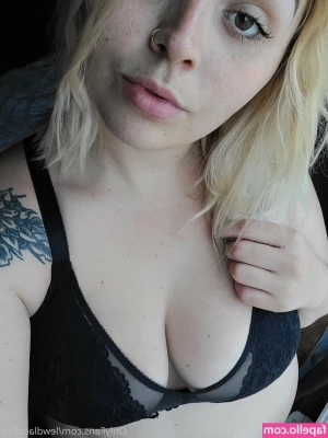 lewdlacefree - @JenissenJ is bouncing on my cock really hard 😈 This is so
