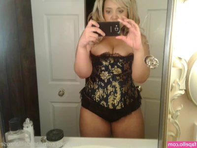 itslivsavage - Santa baby  I want a yacht and really that s not a lot Been an angel