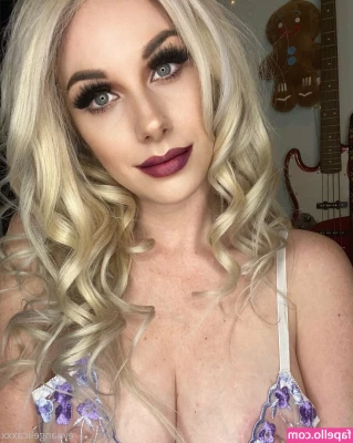 eva_rocksttv [ eva-rocksttv ] - Who likes these big nipples? 💦