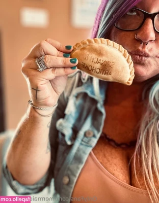 mermaidxchimney - The natural postion I m in when waiting for daddy to arrive  Ass up 