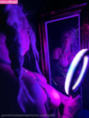 mermaidxchimney - Hungry, so badly hungry