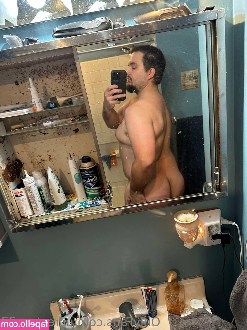 ucreature77 - who wants to see me take a bath, dm me and i’ll be your bubble