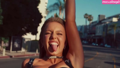 Sydney Sweeney [ sydney-sweeney-2 ] - I'm going to drop the last of these pics right here and say good