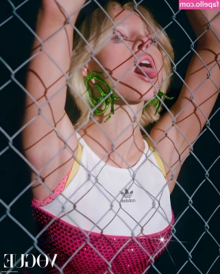 Sydney Sweeney [ sydney-sweeney-2 ] - Sorry for the late posting today, will post a vid for free today xo
