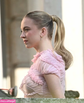 Sydney Sweeney [ sydney-sweeney-2 ] - I call dibs on the bottom bunk. Who wants top? 😉