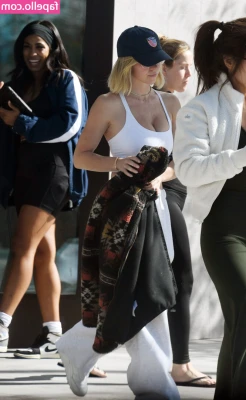 Sydney Sweeney [ sydney-sweeney-2 ] - FILTHY AS FUCK LIVE SHOW TUESDAY 9AM BST ✊💦💦💦 XXX