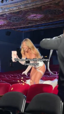 Sydney Sweeney [ sydney-sweeney-2 ] - Still seein what this new iphone can do 😏  Love this wide angle