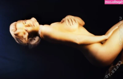 Sydney Sweeney [ sydney-sweeney-2 ] - Licking my nipples as instructed by a daddy 🥺