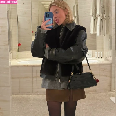 Sydney Sweeney [ sydney-sweeney-2 ] - Where are my feet boys?