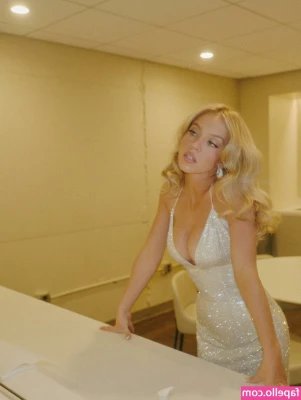 Sydney Sweeney [ sydney-sweeney-2 ] - Good morning Papi! Want to see more? Send me a sexy Monday message