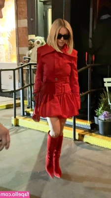 Sydney Sweeney [ sydney-sweeney-2 ] - wwyd if you saw me taking this?