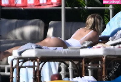Sydney Sweeney [ sydney-sweeney-2 ] - In case you would like to get me an XXXmas gift in time for the
