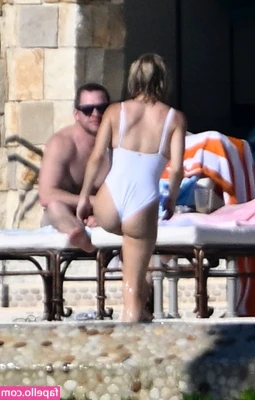 Sydney Sweeney [ sydney-sweeney-2 ] - #211  This pink shorts, and pantylines 🤤ooh my godess💕 I love