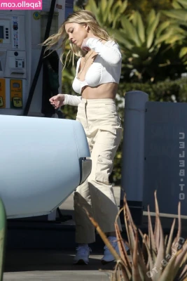 Sydney Sweeney [ sydney-sweeney-2 ] - If we go to dinner… just know that I’m sending dirty content when