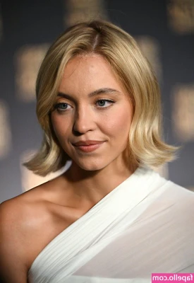 Sydney Sweeney [ sydney-sweeney-2 ] - With the stunning Maleficient model