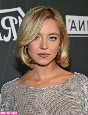 Sydney Sweeney [ sydney-sweeney-2 ] - all this lingerie just shows off how grab-able my waist is... (this