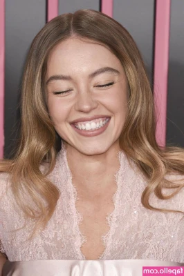 Sydney Sweeney [ sydney-sweeney-2 ] - Who wants to sext?? Dm me
