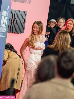 Sydney Sweeney [ sydney-sweeney-2 ] - it’s FREAKY FRIDAY 😜 slide into my DMs and tell me your freaky