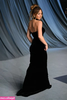 Sydney Sweeney [ sydney-sweeney-2 ] - Photo dump from yesterday’s vid, a little mix of some before and