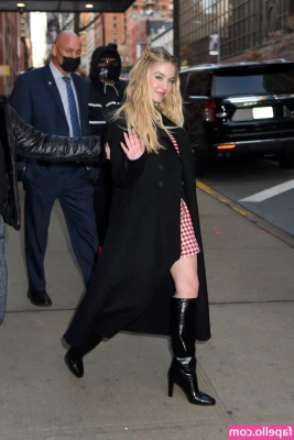 Sydney Sweeney [ sydney-sweeney-2 ] - Some photos from today’s fun with @xxxclusive12, videos to