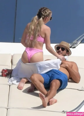Sydney Sweeney [ sydney-sweeney-2 ] - Spank me hard and make me beg for more 🍑