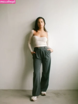 Gizem Emre [ gizem-emre ] - 🔥@yourmollyfox IS WET RIGHT NOW💦💦💦 Busty cutie