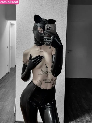 littlebllkkitty - few bathroom rips