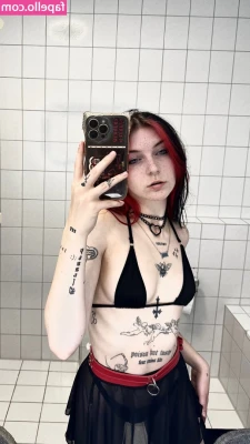 littlebllkkitty - What a view