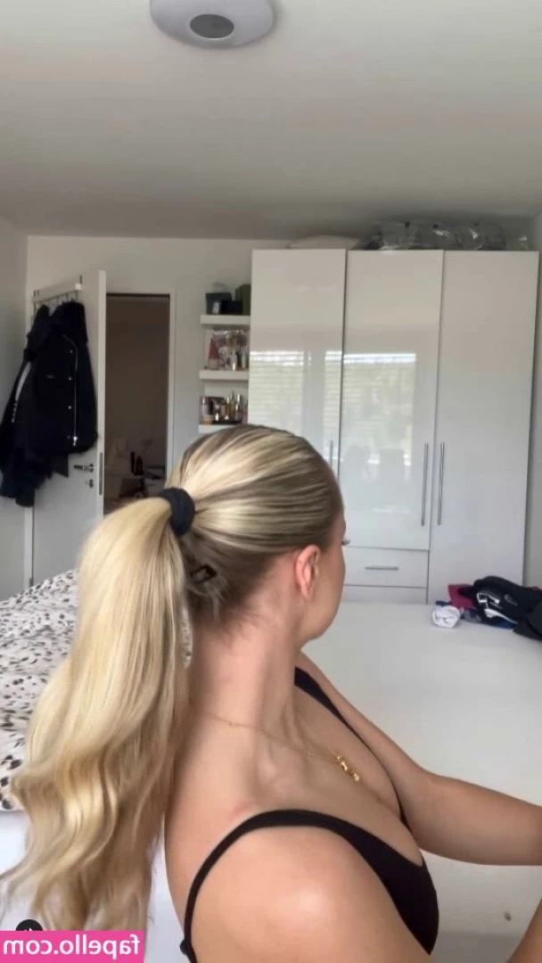 Ana Maria Marković [ ana-maria-markovi ] - Looking for a face to sit on ;)