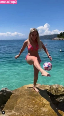 Ana Maria Marković [ ana-maria-markovi ] - Like a princess 👑😊 je découvre les fruits du dragon c'est,