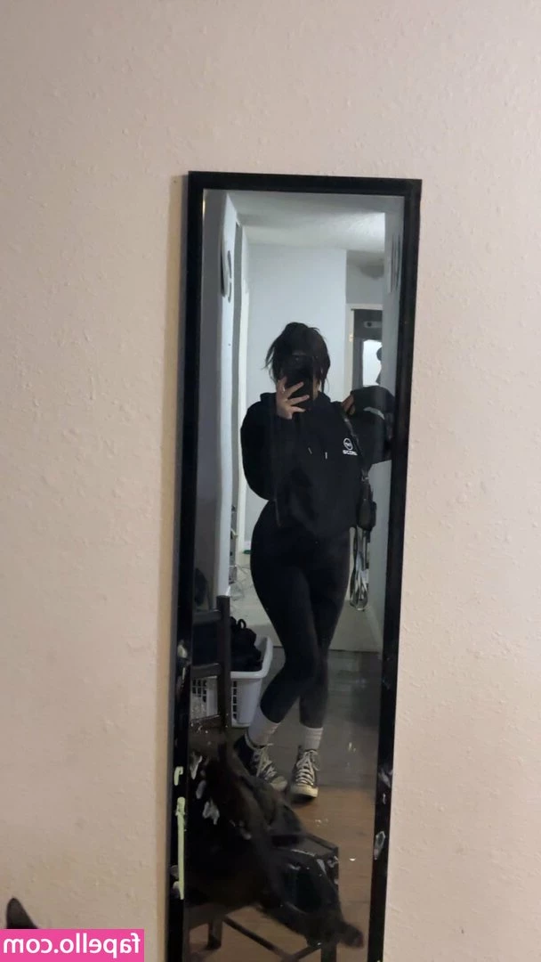 tt_t772 [ tt-t772 ] - Not feeling clothing tonight