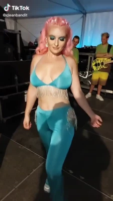  [ grace-chatto ] - Make up for Sexy Sunday  with Jenny 3 of 3 It was a really busy