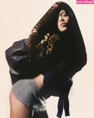 FKA Twigs [ fka-twigs ] - What would you do with this view?