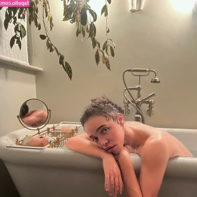 FKA Twigs [ fka-twigs ] - Sentando no boy na cabine Usei a cabine do swing pela primeira vez e