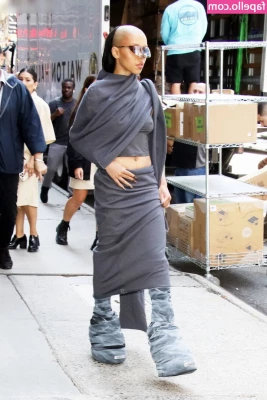 FKA Twigs [ fka-twigs ] - Serving means sacrifice! Only edge or cum and lock it!