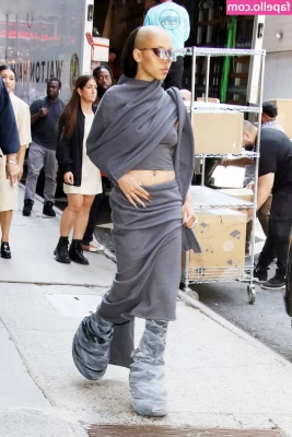 FKA Twigs [ fka-twigs ] - Gotta love Fridays