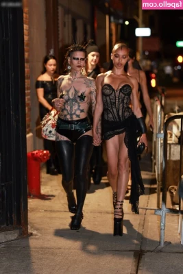 FKA Twigs [ fka-twigs ] - A slightly longer video for your viewing pleasure  How s my arch