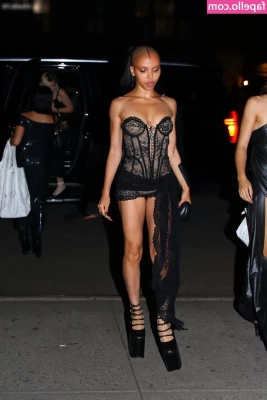FKA Twigs [ fka-twigs ] - ถ กหวยก นอย าไปเส ยใจ