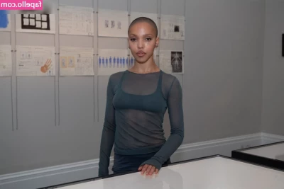 FKA Twigs [ fka-twigs ] - Sunday Funday Facial 💦