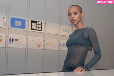 FKA Twigs [ fka-twigs ] - Sat here in thermals longing for a vacation
