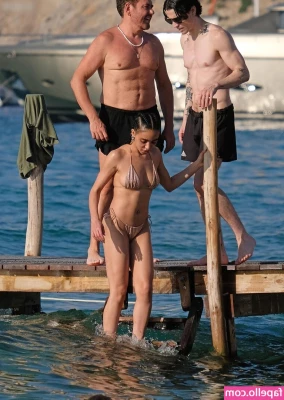 FKA Twigs [ fka-twigs ] - I love showing off My ass