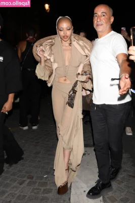FKA Twigs [ fka-twigs ] - Hurray for Friday  I m ready to get this work day over with  Ya girl