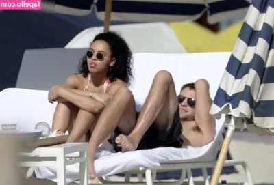 FKA Twigs [ fka-twigs ] - Check your inbox,... Because I just sent you an up close and personal
