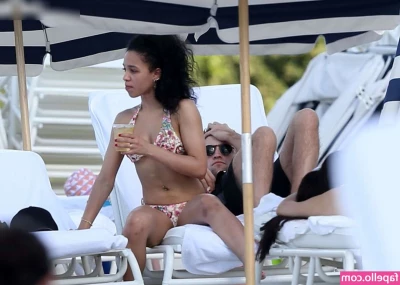 FKA Twigs [ fka-twigs ] - Just chilling~